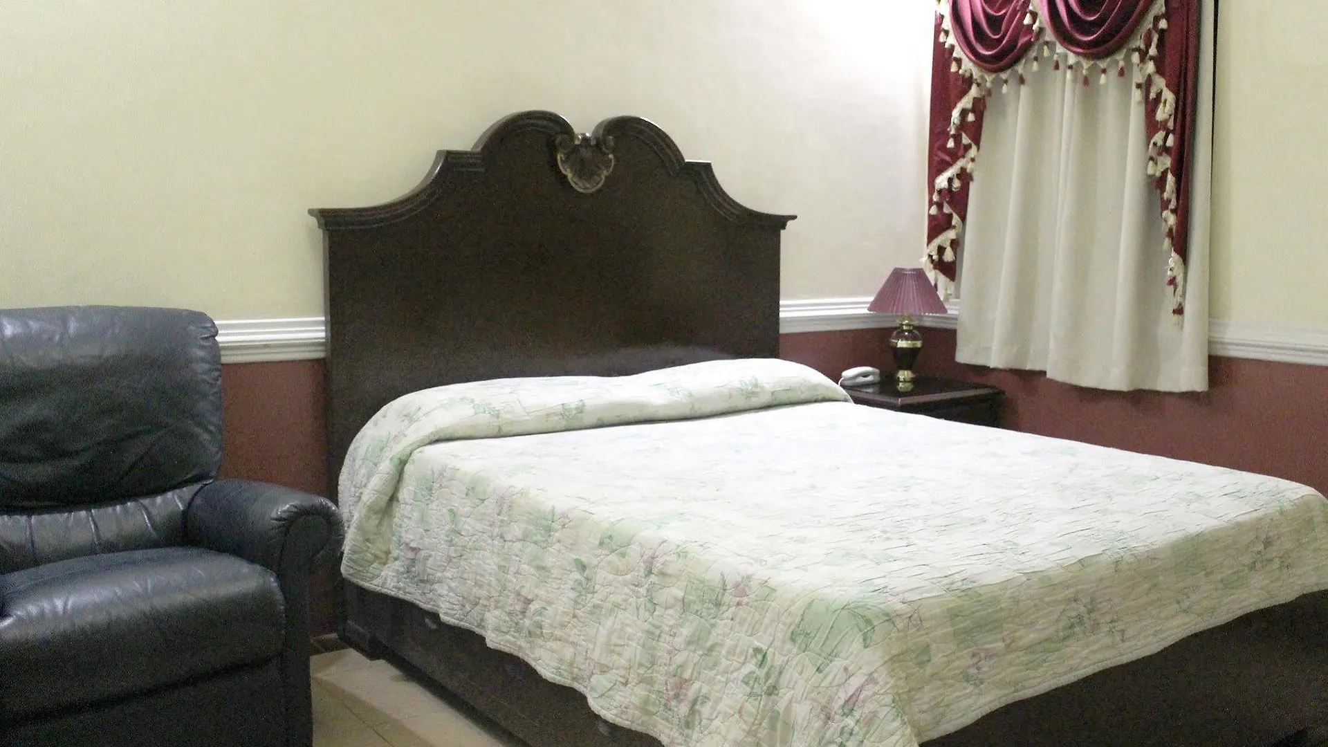 Kokomos Suites Hotel Angeles Filipiny